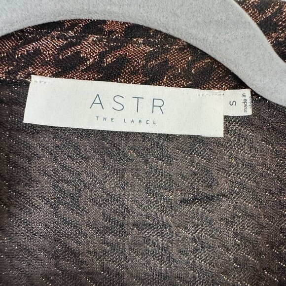 Astr The Label Winslet Copper Metallic Houndstooth faux Button Up Crop Top Sz s - Picture 2 of 5